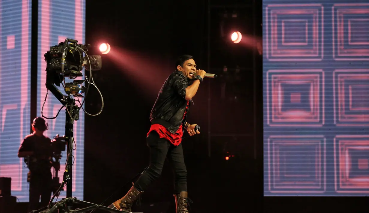 Belum lama ini, Fazrun tampil memukau didepan dewan juri saat membawakan lagu milik Edane berjudul Kau Pikir Kaulah Segalanya. Aksi atraktifnya, Fazrun berhasil memperoleh 83 persen suara para voter dan ekspert. (Adrian Putra/Bintang.com)