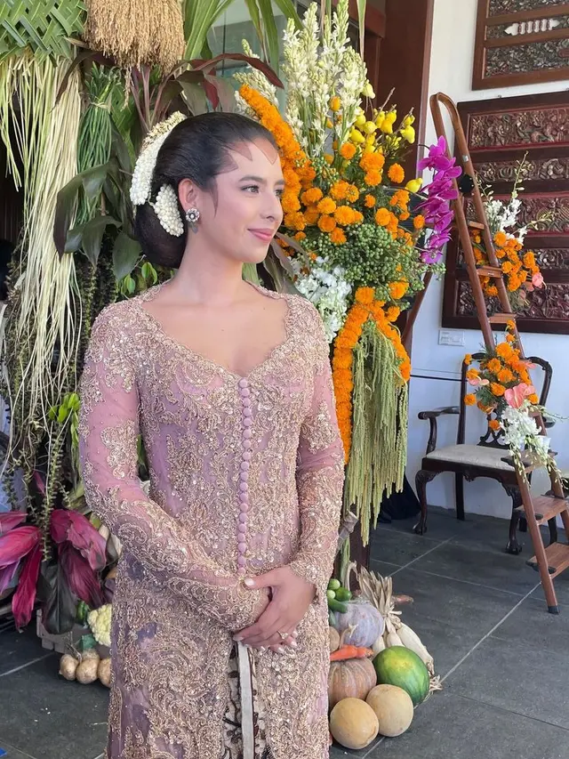 Nadine Kaiser Putri Susi Pudjiastuti Resmi Menikah di Pangandaran. [@nuddyra]