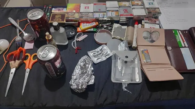 Barang sitaan hasil razia petugas di Lapas Perempuan Pekanbaru.
