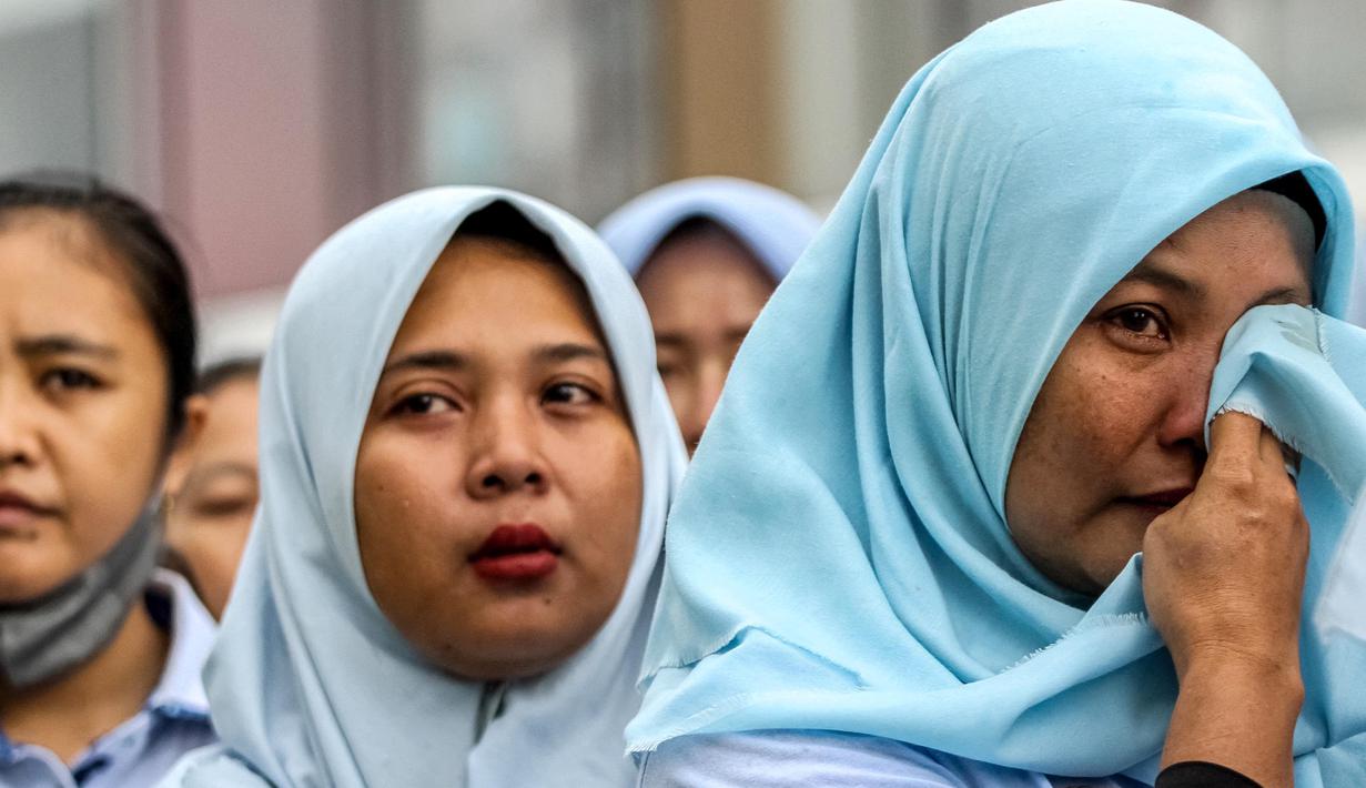 Sritex tidak bisa lagi beroperasi karena tak bisa membayar utang atau dinyatakan pailit. (DIKA/AFP)