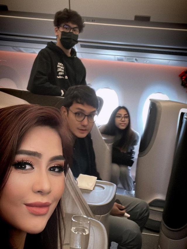 7 Potret Kompak Gunawan Sudrajat dan Keluarga Jalani Liburan di Australia