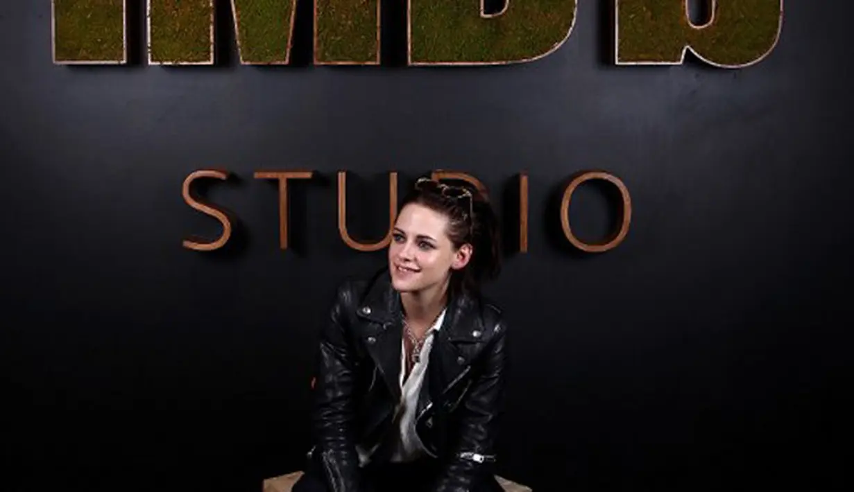 “Aku tak bisa mengerti itu. Aku sangat tidak percaya. Ini diluar dugaan yang aku pikir tak mungkin terjadi,” ucap Stewart saat diwawancara di sebuah acara. (AFP/Bintang.com)