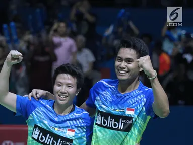 Ganda campuran Indonesia, Tontowi Ahmad/Liliyana Natsir usai melawan Chan Peng Soon/Goh Liu Ying (Malaysia) pada Final Indonesia Open 2018 di Istora GBK, Jakarta, Minggu (8/7). Tontowi/Liliyana unggul 21-17, 21-8. (Liputan6.com/Helmi Fithriansyah)