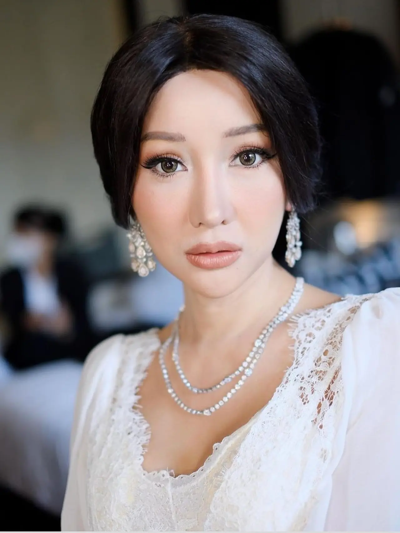 6 Potret Detail Makeup Lucinta Luna Saat Tunangan, Bikin Calon Suami ...