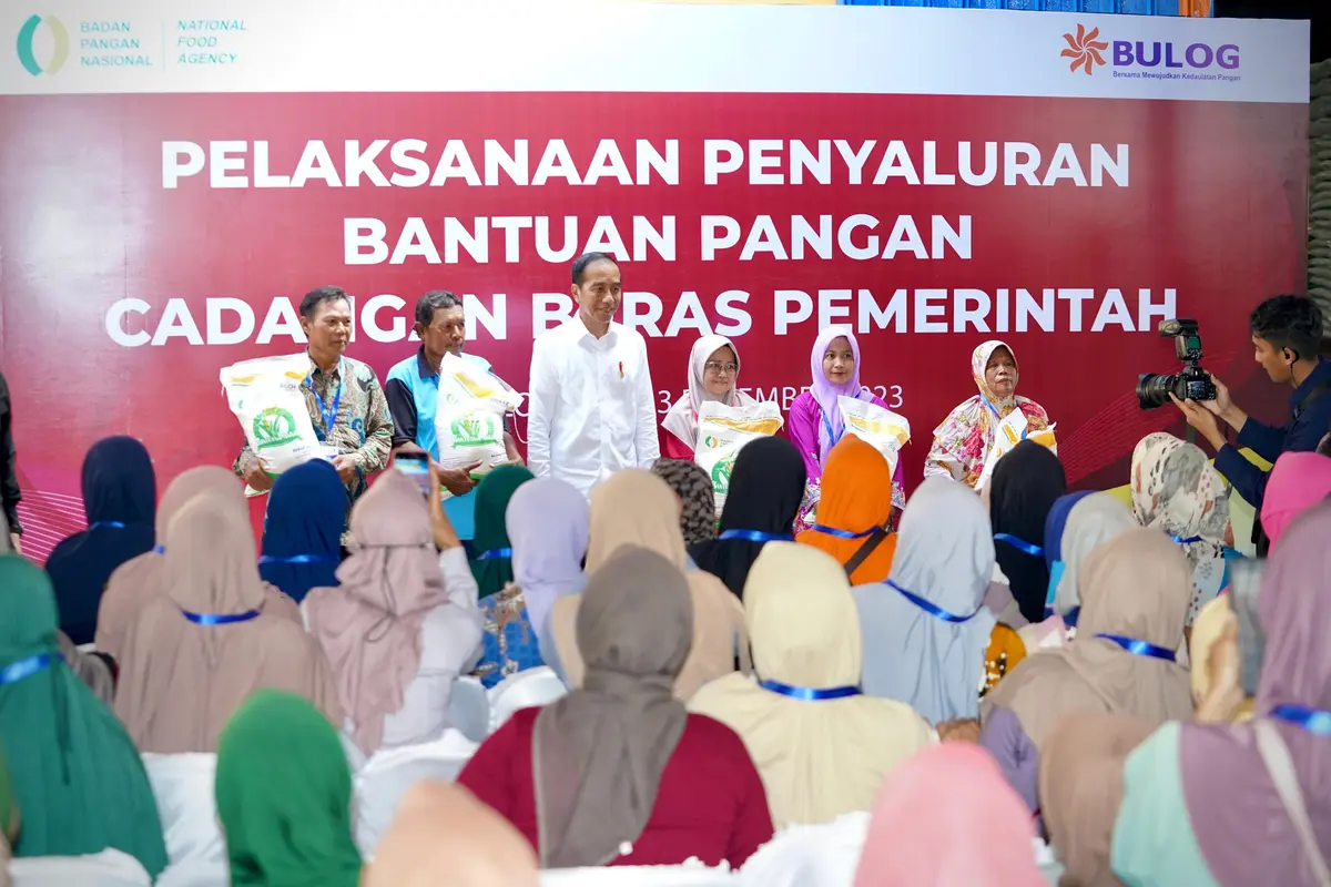 Sesuai arahan Presiden Jokowi, Bapanas/NFA) Arief Prasetyo Adi menyebut kalau bantuan pangan beras 10 kg akan disebar ke 21,3 juta KPM pada Desember 2023.