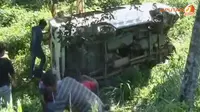 Angkot Terjun ke Jurang – Siswa SD Peringati Hari Bumi