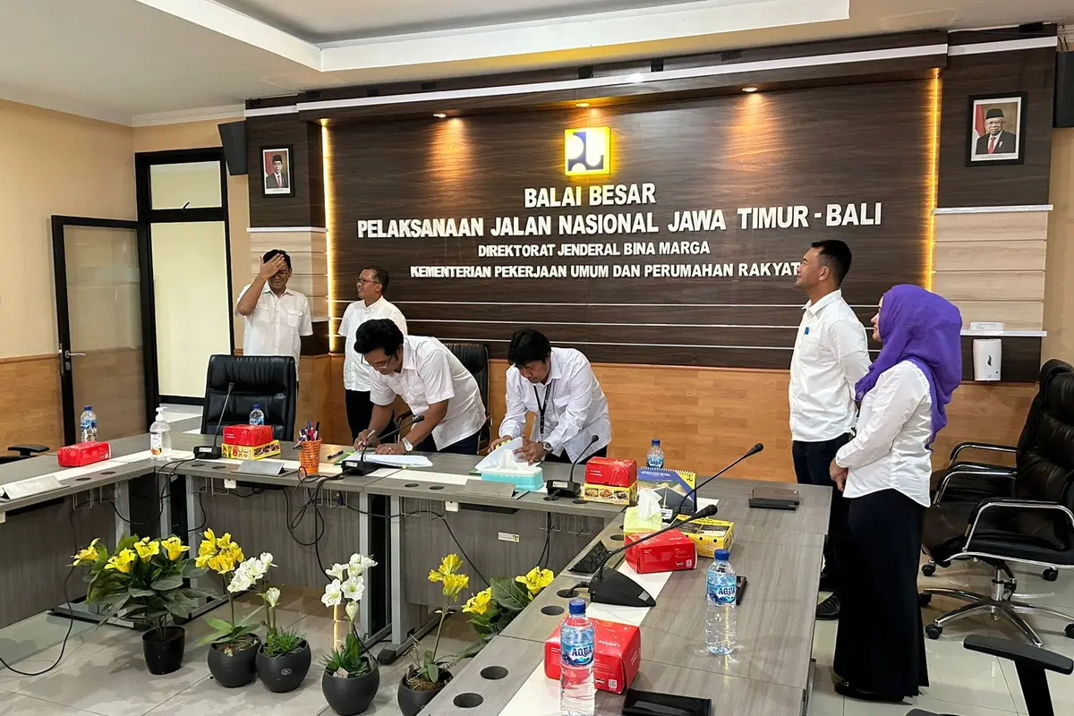 PT Hutama Karya (Persero) mengantongi kontrak baru untuk membangun jalan di Jawa Timur. Proye garapan jalan ini menelan dana sekitar Rp 201,63 miliar.