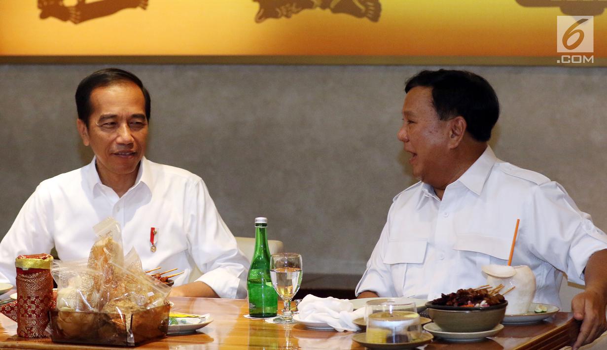Foto Penuh Tawa