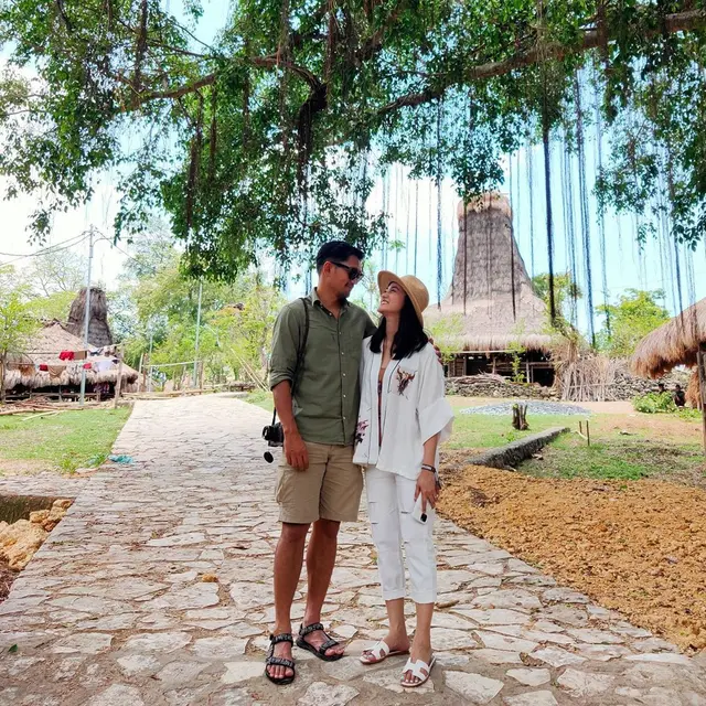 Gaya 10 Selebriti saat Liburan di Sumba, Dari Berkuda Hingga Melamar