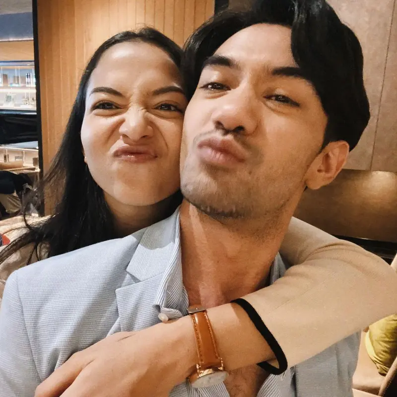 Reza Rahadian dan Putri Marino.