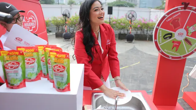 Titi Kamal Demo Cuci Piring Pakai Lifebuoy Pencuci Piring