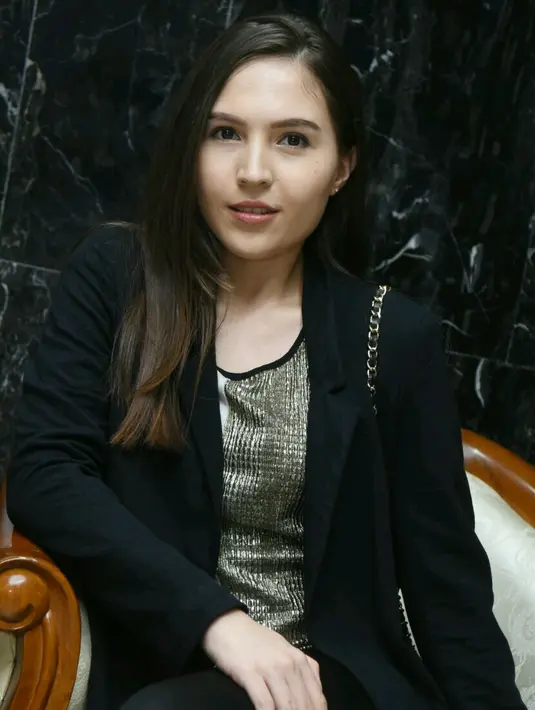 Dalam film ini, istri Arief Purnama itu tidak berperan menjadi perempuan baik-baik, melainkan mendapatkan peran antagonis. Dua tokoh sekaligus diperankan oleh wanita 24 tahun itu. (Galih W. Satria/Bintang.com)