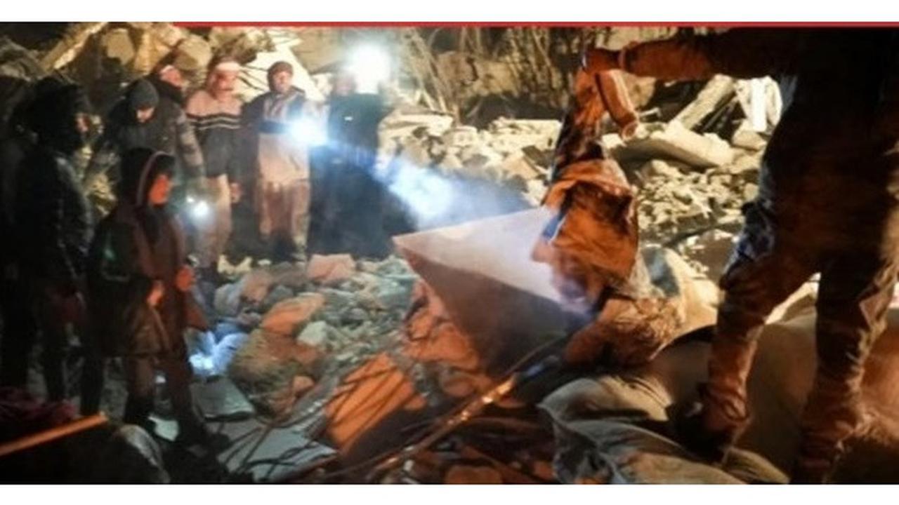 Bayi Lahir di Bawah Reruntuhan Bangunan, Tali Pusar Masih Melekat dengan Ibunya yang Tiada