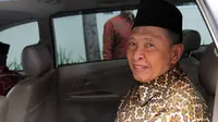 Mantan Ketum PPP Hamzah Haz seusai mendatangi gedung KPK, Jakarta, Senin (27/4/2015). Mantan wapres RI itu mengaku kedatangannya untuk menjenguk mantan Ketum PPP, Suryadharma Ali (SDA). (Liputan6.com/Helmi Afandi)