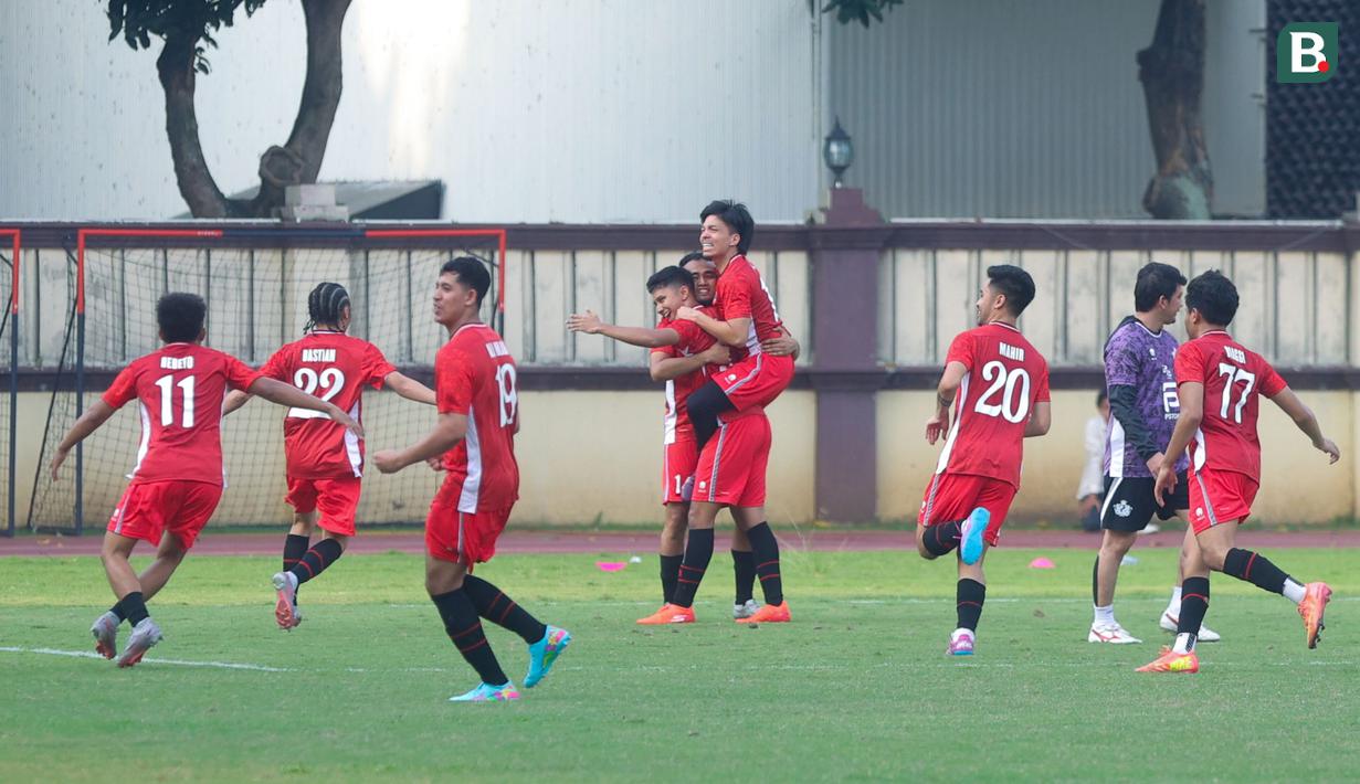 Colossus FC berhasil menjadi kampiun Celebrity Trofeo 2025 setelah menaklukkan Selebritis FC dan Standupindo FC. (Bola.com/M Iqbal Ichsan)