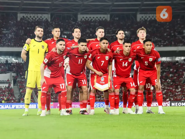 Starting XI Timnas Indonesia saat menghadapi Bahrain dalam laga Kualifikasi Piala Dunia 2026 zona Asia di Stadion Utama Gelora Bung Karno (SUGBK) Senayan, Jakarta, Selasa (25/3/2025) malam WIB. (Bola.com/Abdul Aziz)