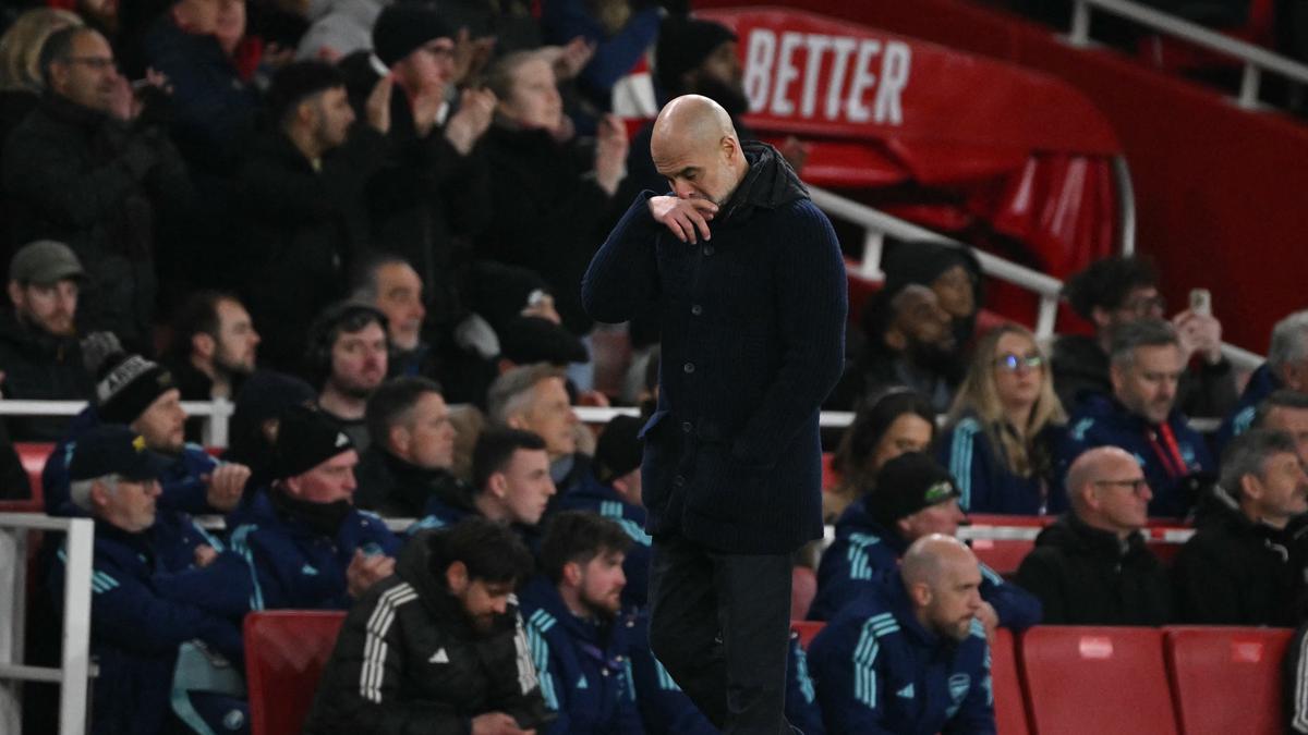 Momen Unik Arsenal vs Man City: Pep Guardiola Cium Wasit ke-4, Kok Bisa?