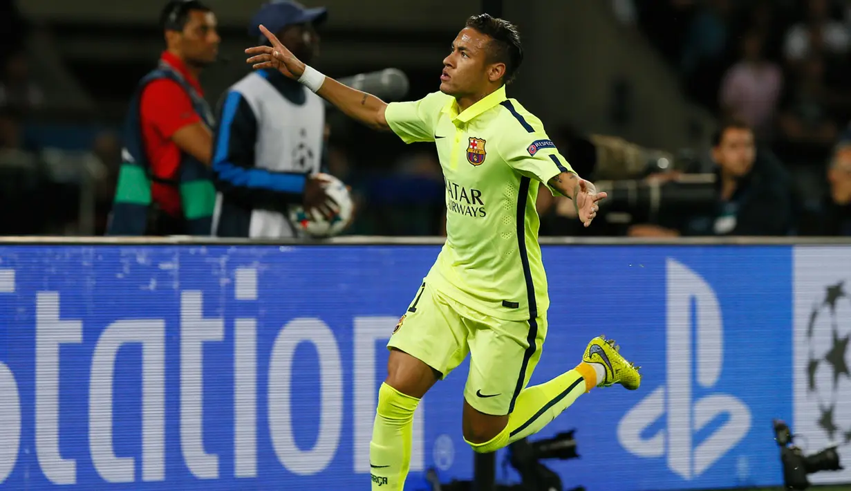 Penyerang Barcelona, Neymar merayakan selebrasi usai mencetak gol ke gawang PSG saat leg 8 besar Liga Champions di Parc des Princes, Paris, Kamis (16/4/2015). Barcelona menang 3-1 atas Paris Saint Germain. (Reuters/Gonzalo Fuentes)