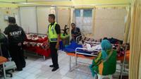 Belasan atlet voli tersambar petir jelang turnamen voli antarkecamatan di Garut. (Liputan6.com/Jayadi Supriadin)