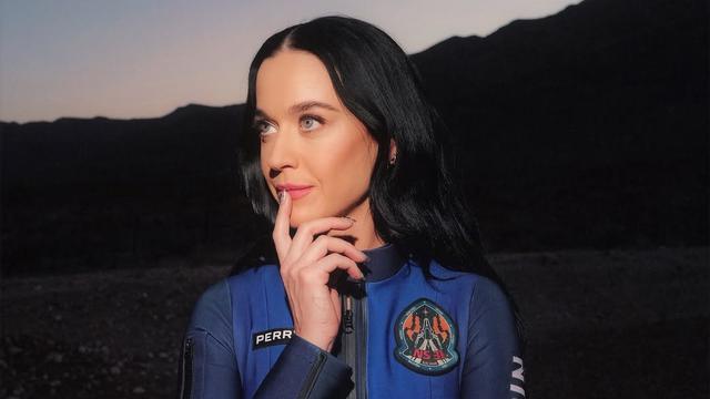 Gaya Katy Perry dan 5 Perempuan Lainnya Berbalut Pakaian Luar Angkasa Rancangan Desainer