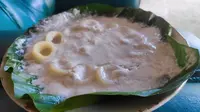 Jangko Duyan sebagai makanan khas Kabupaten Kampar yang selalu menjadi takjil untuk berbuka puasa Ramadan. (Liputan6.com/M Syukur)