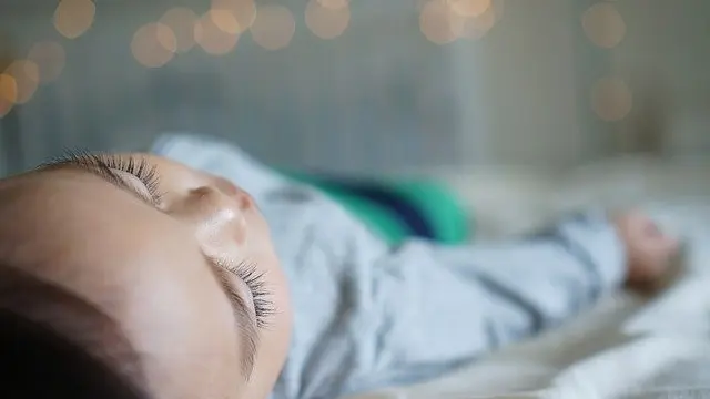 Ilustrasi Anak Tidur Sendiri