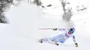 Aksi Lindsey Vonn dari Amerika Serikat  saat meluncur dengan skinya pada kompetisi FIS Alpine World Cup Women's Downhill di Cortina d'Ampezzo, Pegunungan Alpen Italia (20/1). (AFP Photo/Tiziana Fabi)