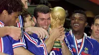 Pemain yang dipanggil Zizou ini sudah mencuat sejak dua tahun sebelumnya dimana ia mampu mempersembahkan dua gol untuk Tim Nasional Prancis pada laga final dan berhasil menjuarai ajang Piala Dunia 1998. (Foto: AFP/Gabriel Bouys)