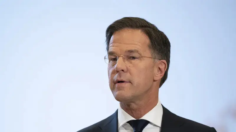 PM Belanda Mark Rutte meminta maaf atas nama pemerintahnya soal peran historis Belanda dalam perbudakan dan perdagangan budak di Gedung Arsip Nasional di Den Haag, Senin, 19 Desember 2022. (Foto AP/Peter Dejong)