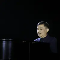 Penampilan Bunga Citra Lestari bersama Yovie Widianto dalam konser tunggalnya bertajuk "It's Me BCL" yang berlangsung di Jakarta, Rabu (1/3/2017) malam. (Herman Zakharia/Liputan6.com)