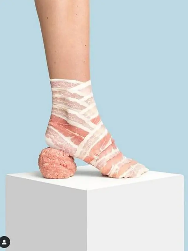 6 Potret Sepatu dengan Desain Bentuk Makanan Ini Kelewat Unik