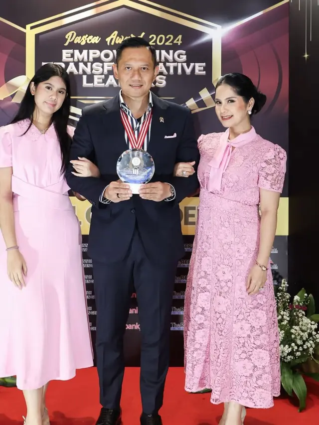Pesona Annisa Pohan Dampingi AHY Wisuda, Selalu Cantik Kenakan Kebaya hingga Batik (credit: https://www.instagram.com/annisayudhoyono/)