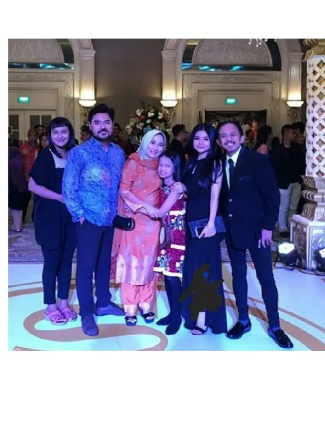 Beda Usia 25 tahun, Ini 6 Momen Romantis Epy Kusnandar dan Karina Ranau