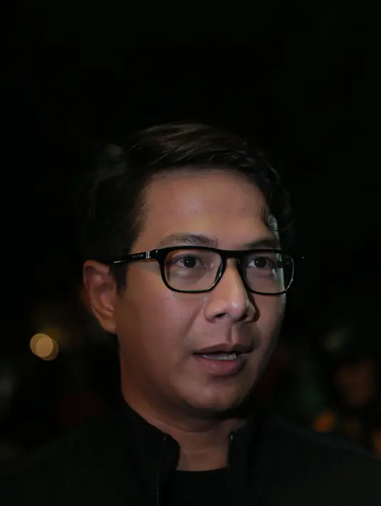 Cewek putih bersih menjadi keinginan Mike yang akan dijadikan sebagai istri. Tapi beberapa kali hubungannya berakhir. (Adrian Putra/Bintang.com)