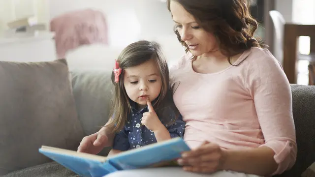 Ilustrasi Membiasakan Anak Membaca (Gpointstudio/Shutterstock)