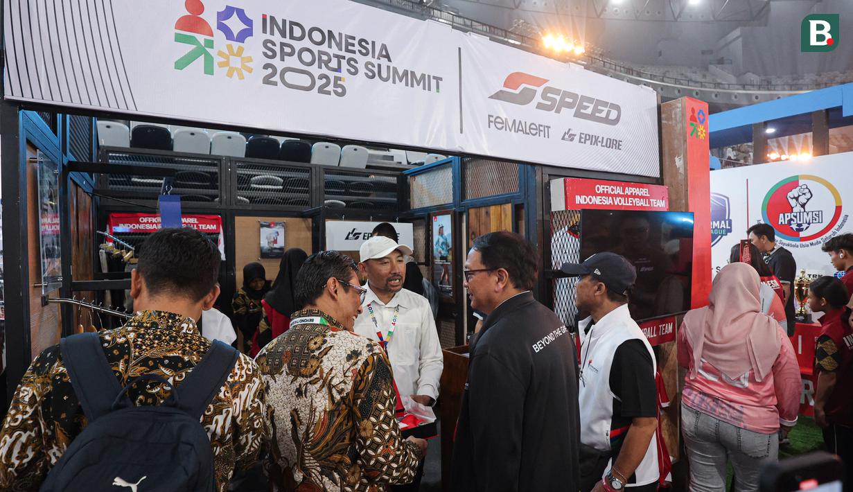 Suasana salah satu booth di acara Indonesia Sports Summit 2025 (ISS 2025) resmi digelar di Indonesia Arena, Senayan, Jakarta pada Sabtu (6/12/2025).