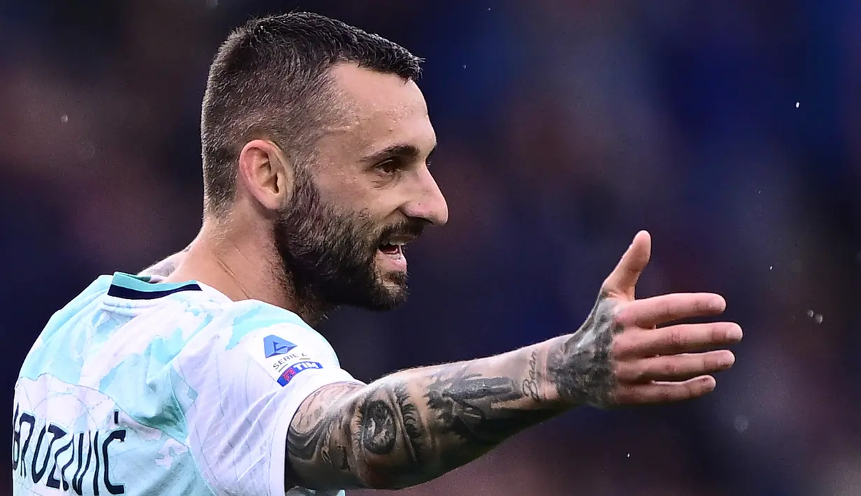 Untuk mengeluarkan Brozovic dari Giuseppe Meazza, Al Nassr harus merogoh kocek sekitar 18 juta euro (Rp 295 miliar). (AFP/Marco Bertorello)