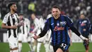 Atalanta membuka keunggulan lewat eksekusi penalti Mateo Retegui di menit ke-29. (Isabella BONOTTO/AFP)