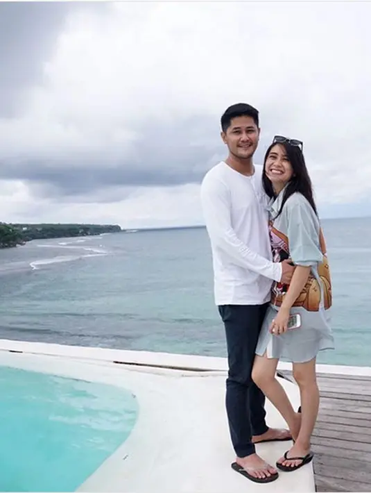 Banyak netizen mendoakan mimpi Ryana Dea itu menjadi kenyataan. Tapi juga tidak sedikit yang memberikan usulan untuk panggilan saat menjadi orangtua. Meski belum dikaruniai momongan, istri Puadin Redi itu tetap santai menantinya. (Instagram/ryana_dea)