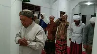 Jemaah Tarekat Naqsabandiyah Al Kholidiyah Jalaliyah Sumatera Utara (Sumut) mulai melaksanakan salat tarawih, Minggu (11/4/2021)