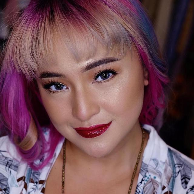 Aktris Usia 30-an Rambut Poni