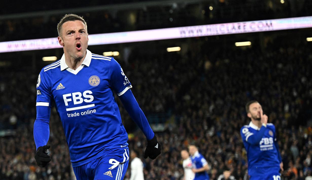 Didatangkan Leicester City pada 2012/2013 saat masih bermain di Championship, Jamie Vardy langsung menjadi pilar penting promosinya The Foxes ke Premier League dua musim berikutnya. Ia juga menjadi bagian dari dongeng Leicester City juara Premier League musim 2015/2016. Pemain asli Inggris yang kontraknya akan berakhir Juni 2024 ini total telah bermain dalam 422 laga di semua ajang dengan torehan 169 gol dan 68 assist. (AFP/Oli Scarff)