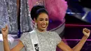 Ekspresi Keysi Sayago saat merayakan kemenangannya usai dinobatkan sebagai Miss Venezuela 2016 dalam kontes kecantikan yang digelar di Caracas, Venezuela (5/10). Keysi Sayago juga terpilih sebagai Miss Sonrisa dan Miss Actitud. (REUTERS/Marco Bello)