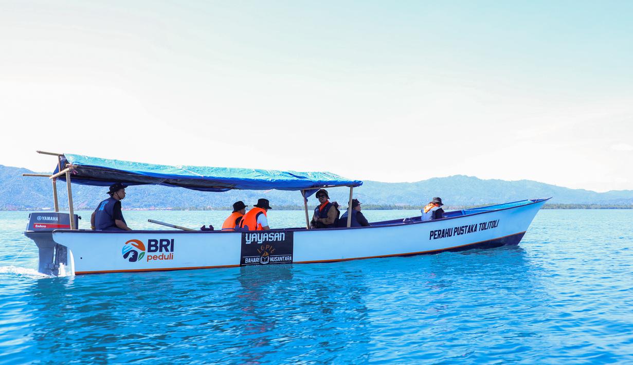 BRI Peduli menyalurkan bantuan “Perahu Literasi” di Kabupaten Tolitoli, Sulawesi Tengah, sebagai bagian dari Program Literasi Anak Negeri. Inisiatif ini bertujuan meningkatkan akses pendidikan bagi anak-anak di wilayah pesisir dan pulau-pulau kecil. (Adv/BRI)