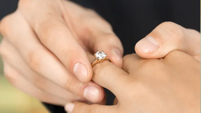 7 Tanda-Tanda Anda Akan Segera Dilamar