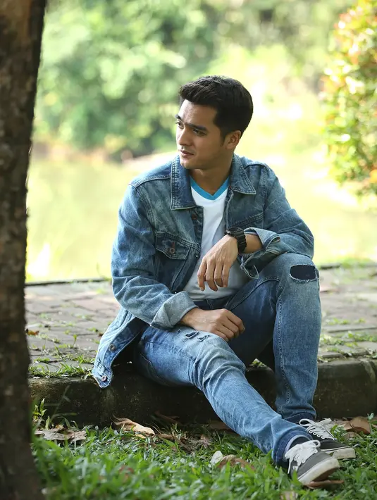 Sebelumnya, ia sempat berpikir untuk mengambil perannya di sinetron ini. Mengingat keterbatasannya yang tak hafal Ayat Kursi. Namun Ricky menyadari bahwa ini adalah rezeki yang diterimanya dari Tuhan. (Bambang E.Ros/Bintang.com)