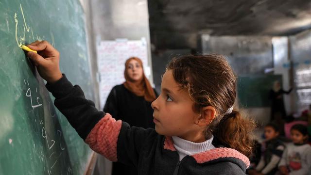 Sekolah Mada, Jaga Semangat Belajar Anak-anak Pengungsi Palestina Meski di Dalam Tenda Darurat