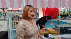Potret Pinkan Mambo Jualan Donat dan Ngamen di Mall Tangerang