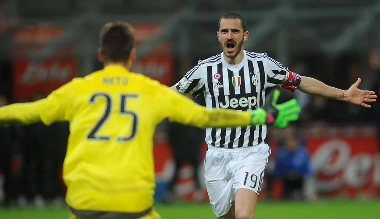 Bek Juventus, Leonardo Bonucci, merayakan kemenangan atas Inter Milan pada laga semi final Coppa Italia di Stadion Giuseppe Meazza, Rabu (3/2/2016). Kemenaangan atas Inter membawa Juventus lolos ke babak final. (EPA/Daniele Mascolo)