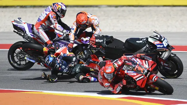 Foto: Momen-Momen Kecelakaan yang Dialami Pembalap F1 dan MotoGP Selama Musim 2023